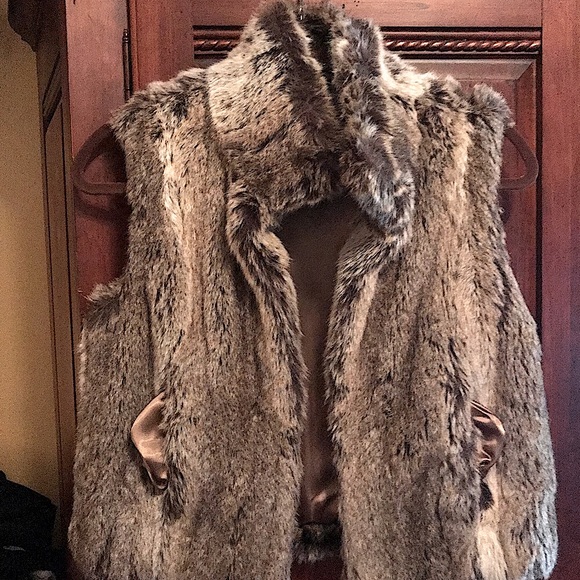 LAUREN RALPH LAUREN FAUX FUR VEST - Picture 4 of 6